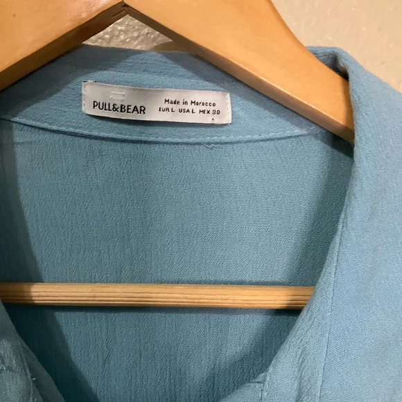 Pull & Bear Women’s Large Sky Blue cropped button up shirt - Picture 2 of 4